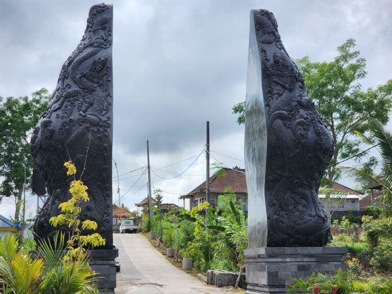 Candi Lingga Belah, A Sacred Symbol at Mine Gate Bendungan Sidan Bali