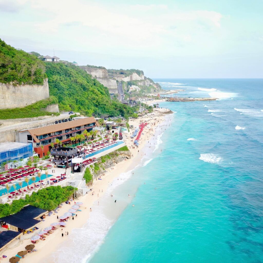 Melasti Beach Ungasan, A Hidden Paradise with Majestic Cliffs and White Sand in Bali 