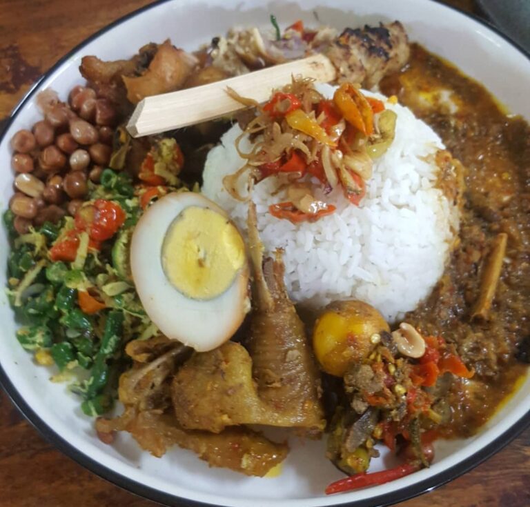 Tasting Nasi Ayam Bu Oki, A Legendary Balinese Culinary Experience