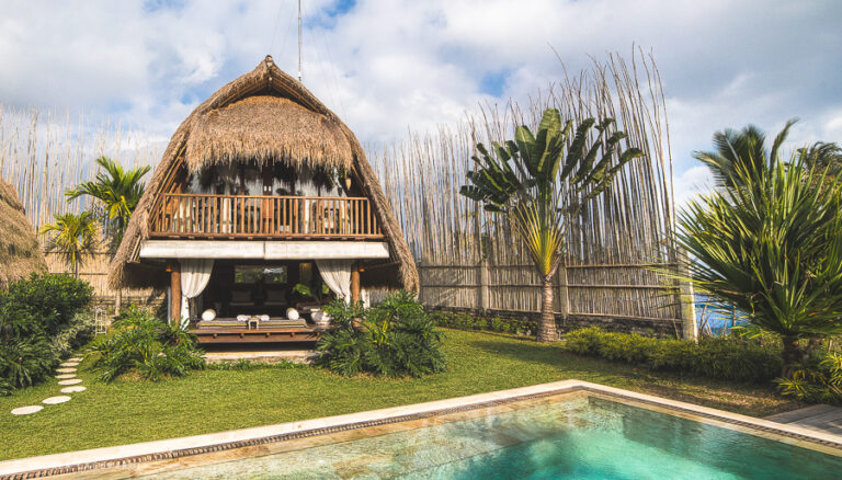 Sandat Glamping Tents Ubud, A Luxurious Stay in the Heart of Tropical Nature Sandat Glamping Tents is a unique accommodation offering a luxurious stay in the serene nature of Ubud. Located about 3 kilometers from the center of Ubud, specifically on Jalan Subak Sala, Banjar Sala - Pejeng Kawan, this place provides a peaceful and tranquil atmosphere, far from the hustle and bustle of the city
