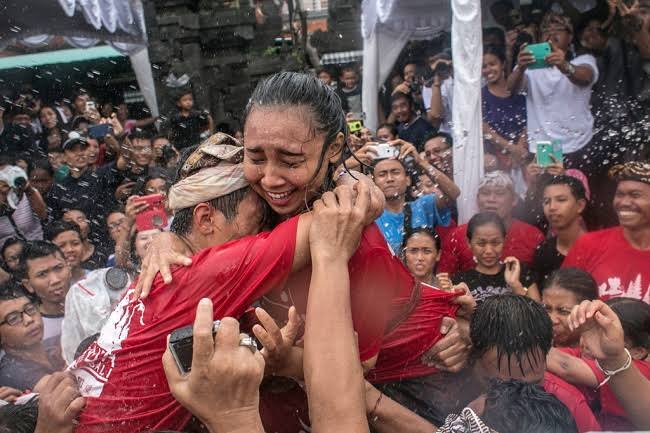 Omed-Omedan: Bali’s Post-Nyepi “Kissing Ritual” That Strengthens Social Harmony in Sesetan